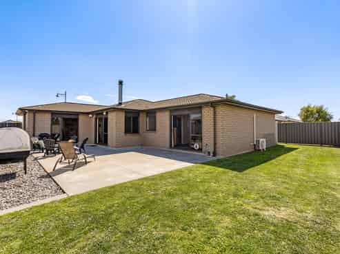 11 Lewis Way, Poraiti