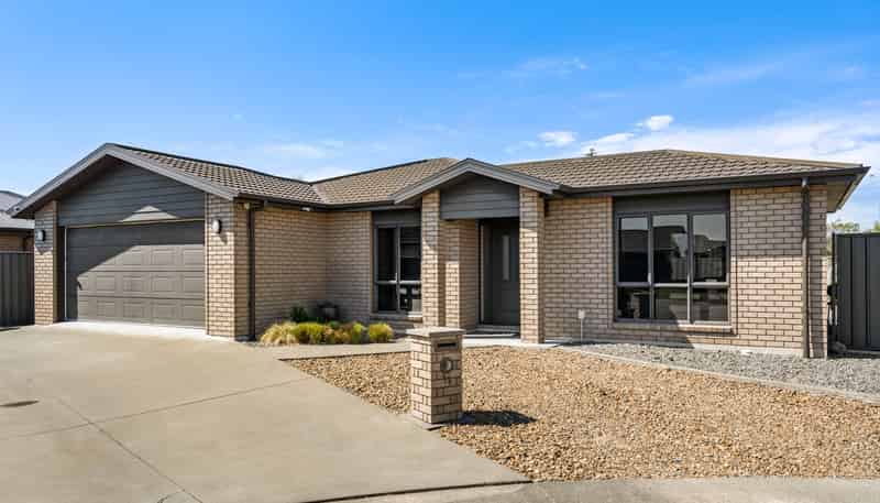 11 Lewis Way, Poraiti