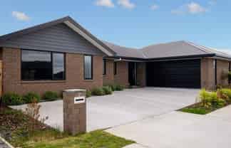 12 Harvard Road, Burleigh