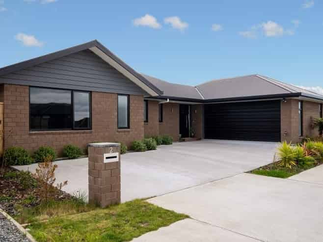 12 Harvard Road, Burleigh
