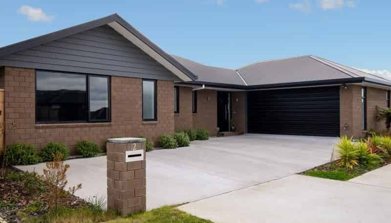 12 Harvard Road, Burleigh