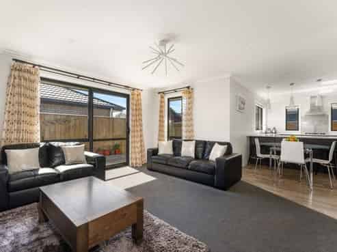 12 Harvard Road, Burleigh