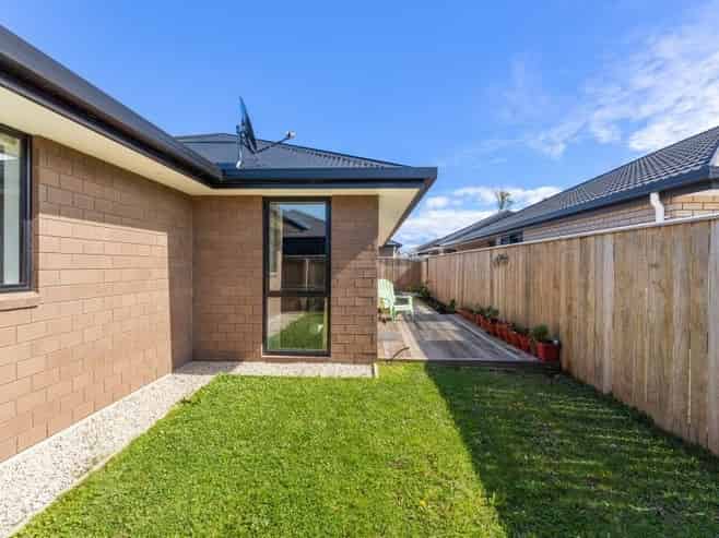 12 Harvard Road, Burleigh