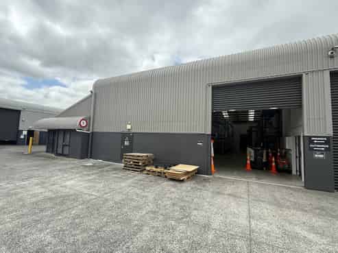 Refurbished 420sqm industrial unit – Available now