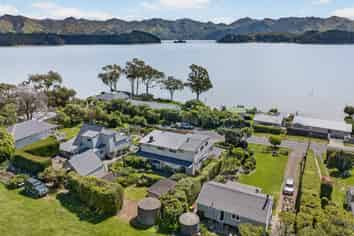 420 Marine Drive, Charteris Bay