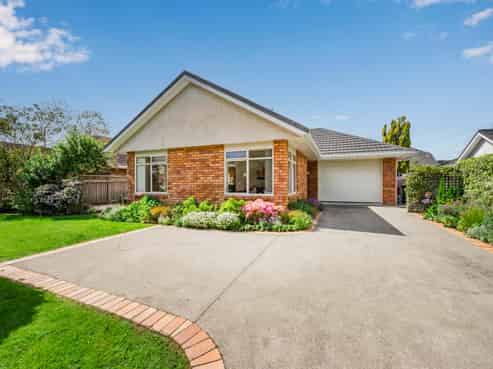 1 Greenaway Road, Waikanae