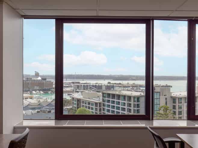 Pivotal CBD position with harbour view