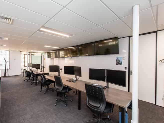 Pivotal CBD position with harbour view