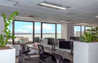 Pivotal CBD position with harbour view