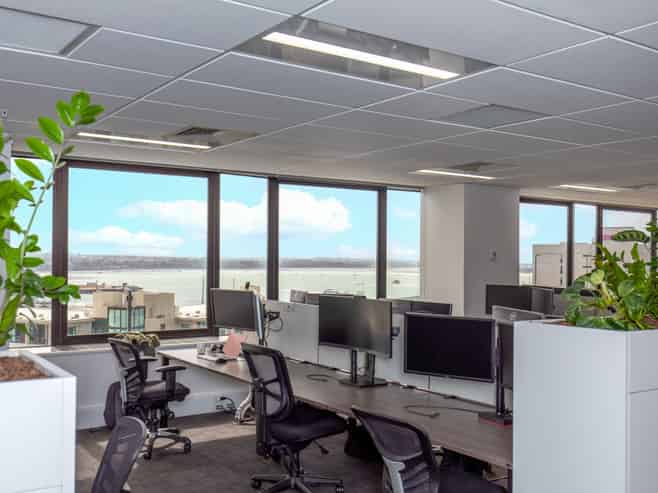 Pivotal CBD position with harbour view
