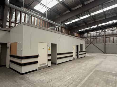Large Warehouse in Tightly-Held Ngauranga