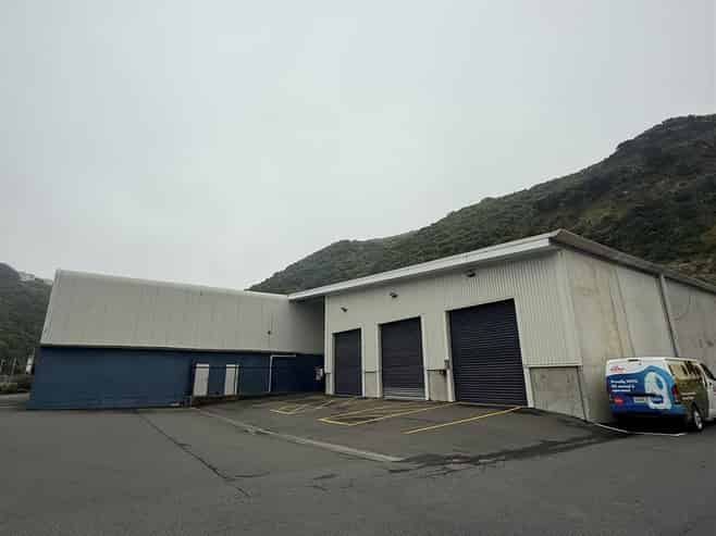 Large Warehouse in Tightly-Held Ngauranga