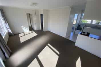 2/411 Mount Albert Road, Mount Roskill