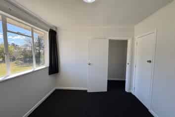 8 Island View Road, Henderson