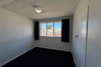 8 Island View Road, Henderson