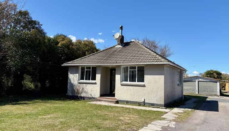 8 Island View Road, Henderson