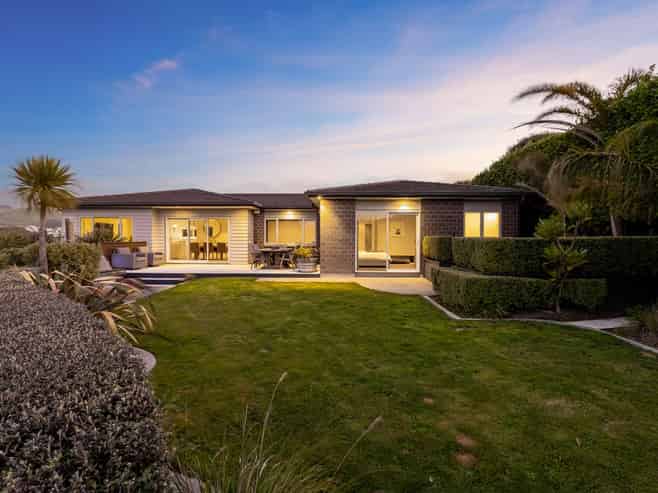 17 Dusky Crescent, Aotea