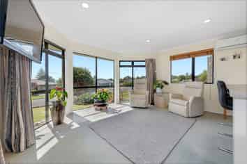24 Omana Heights Drive, Maraetai
