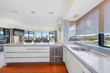 24 Omana Heights Drive, Maraetai