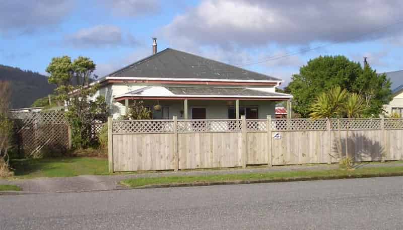 101 Blake Street, Blaketown