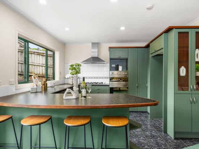 12 Tauranga Place, Orewa