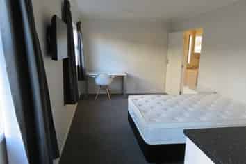 2C/93 Knighton Road, Hillcrest