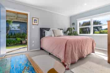 14 Allen Road, RAUMATI BEACH