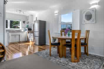 14 Allen Road, RAUMATI BEACH