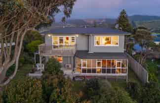14 Allen Road, RAUMATI BEACH