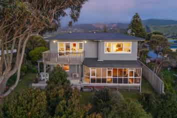 14 Allen Road, RAUMATI BEACH