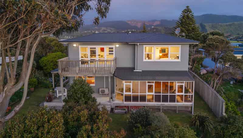 14 Allen Road, RAUMATI BEACH