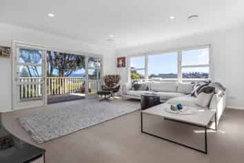 14 Allen Road, RAUMATI BEACH