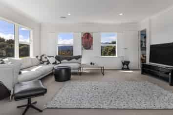 14 Allen Road, RAUMATI BEACH