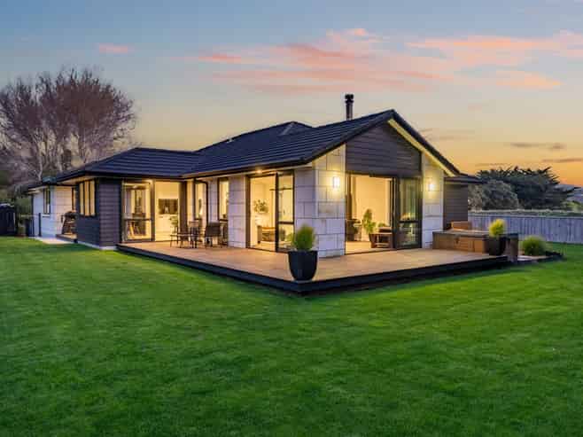 355 Grays Road, Pauatahanui
