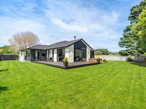 355 Grays Road, Pauatahanui