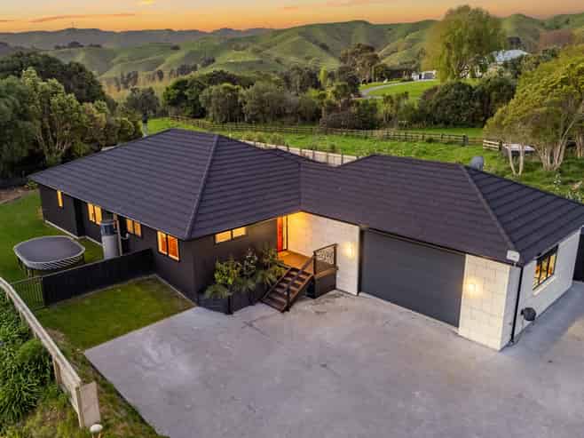 355 Grays Road, Pauatahanui