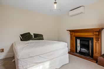 1677 Cust Road, Cust