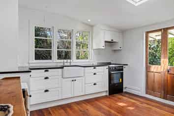 1677 Cust Road, Cust