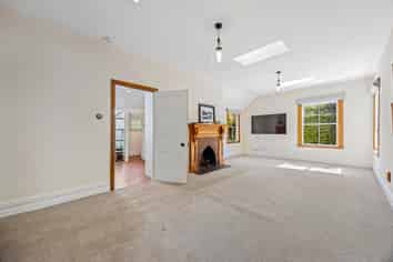 1677 Cust Road, Cust