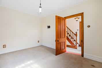 1677 Cust Road, Cust
