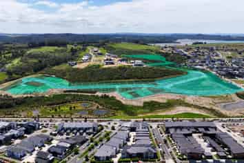 10   Streamview Way, Long Bay