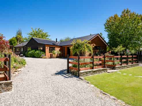 177 Alison Avenue, Albert Town