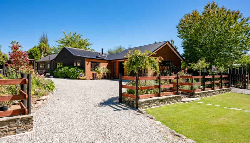 177 Alison Avenue, Albert Town