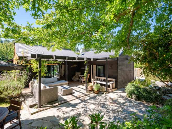 177 Alison Avenue, Albert Town