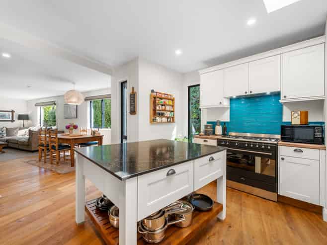 177 Alison Avenue, Albert Town