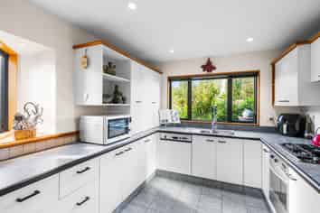 140 Memorial Avenue, Burnside