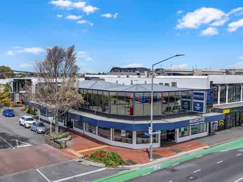 For Lease-Quality office with exceptional profile