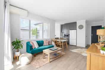 2/70 Hukanui Road, Chartwell