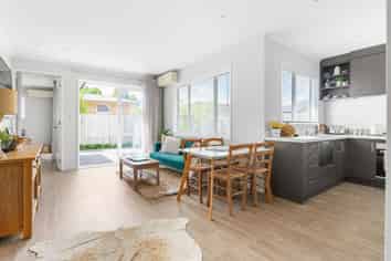 2/70 Hukanui Road, Chartwell