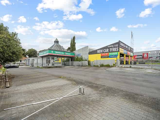 High-profile automotive yard/development site